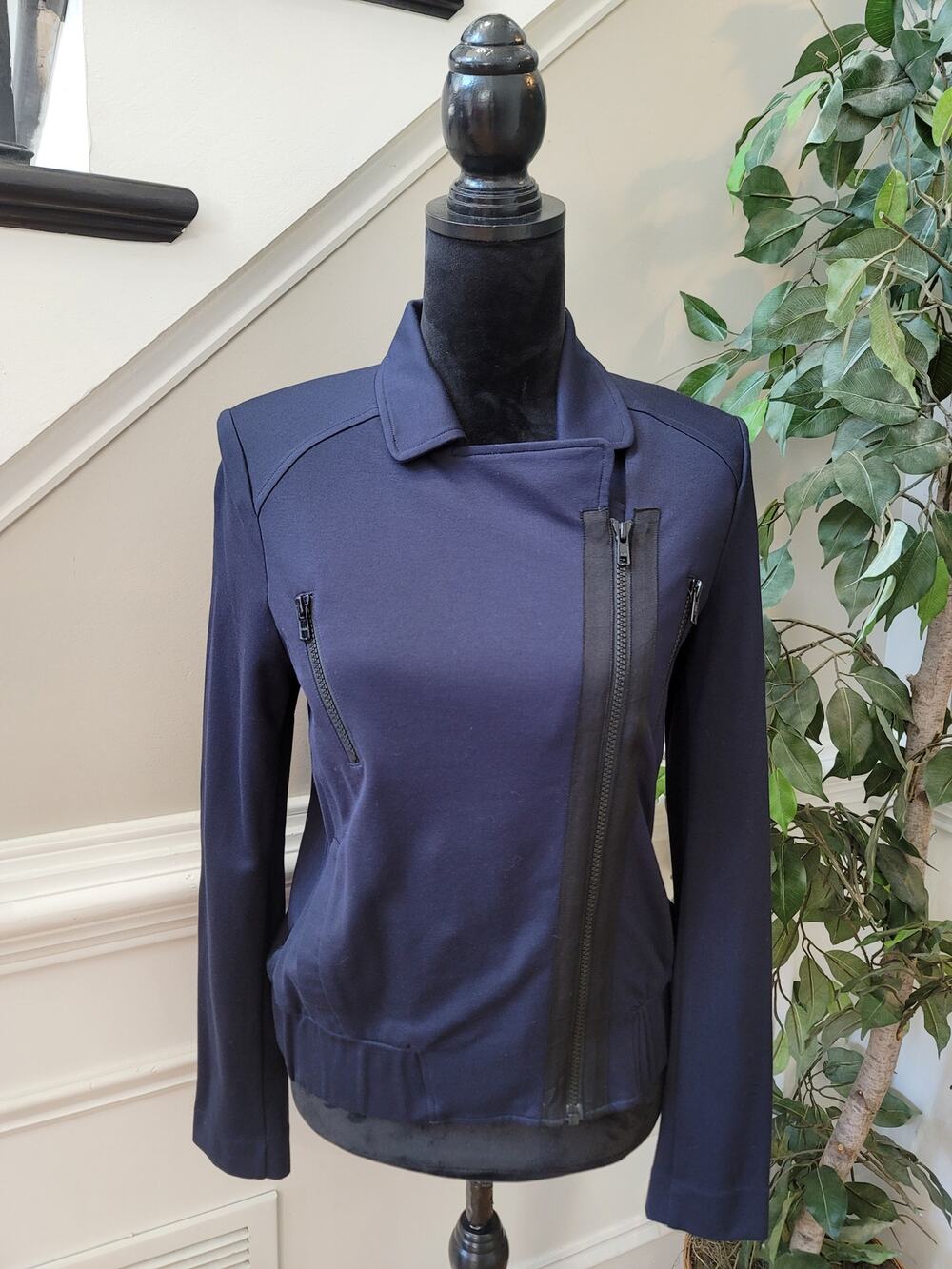 Cabi Moto Jacket Women's Small Navy Pleated Back Asymmetrical Zip Multi Pockets